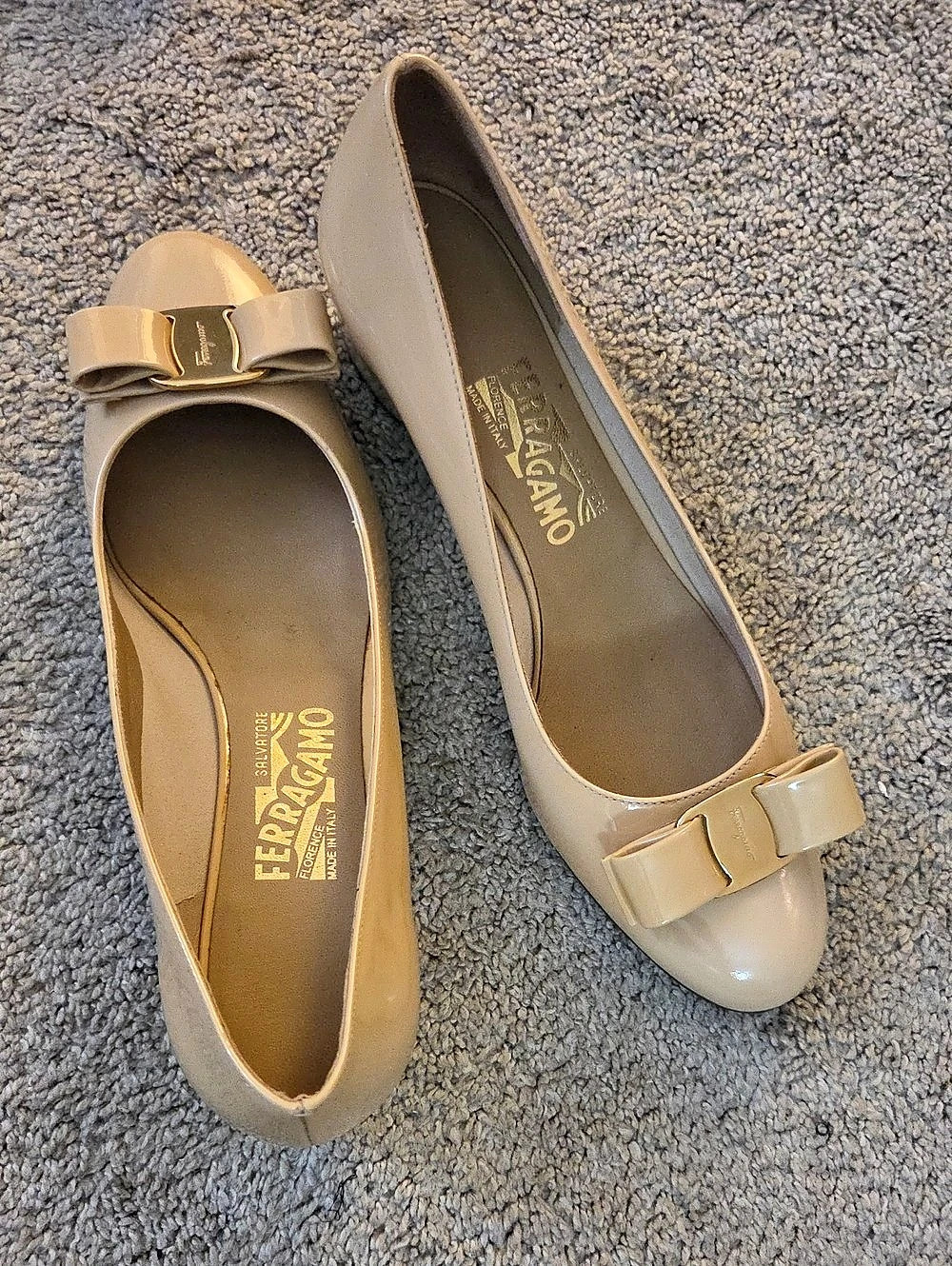 Salvatore Ferragamo Vara Patent Pump Beige US 9 B